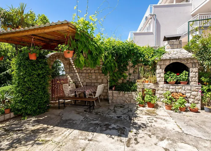 Gretchen Apartment *